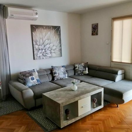 Apartment & Rooms Laura เบรลา ภายนอก รูปภาพ