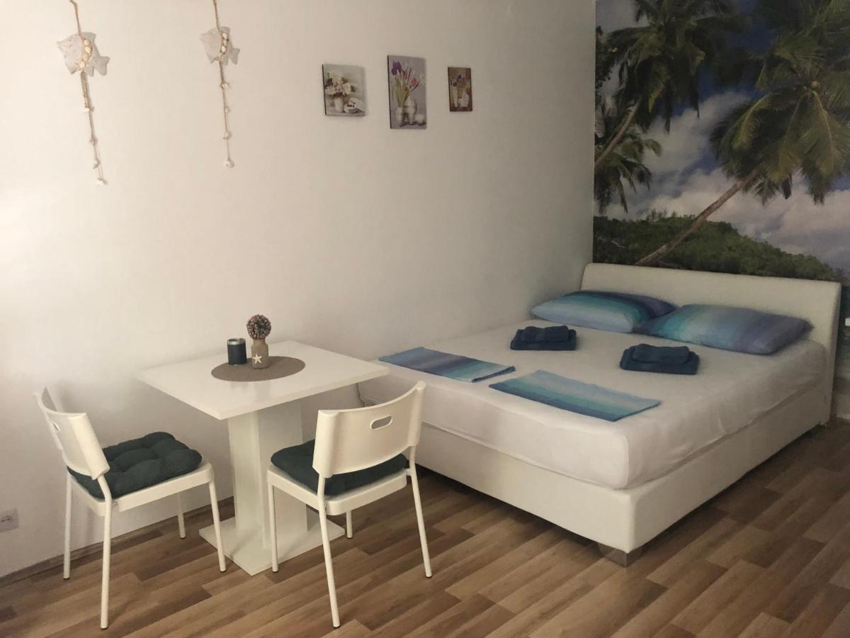 Apartment & Rooms Laura เบรลา ภายนอก รูปภาพ