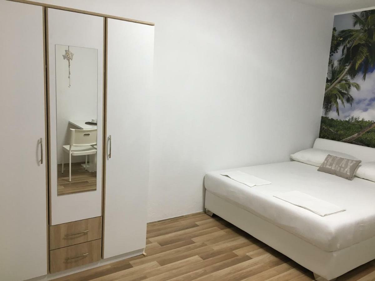Apartment & Rooms Laura เบรลา ภายนอก รูปภาพ