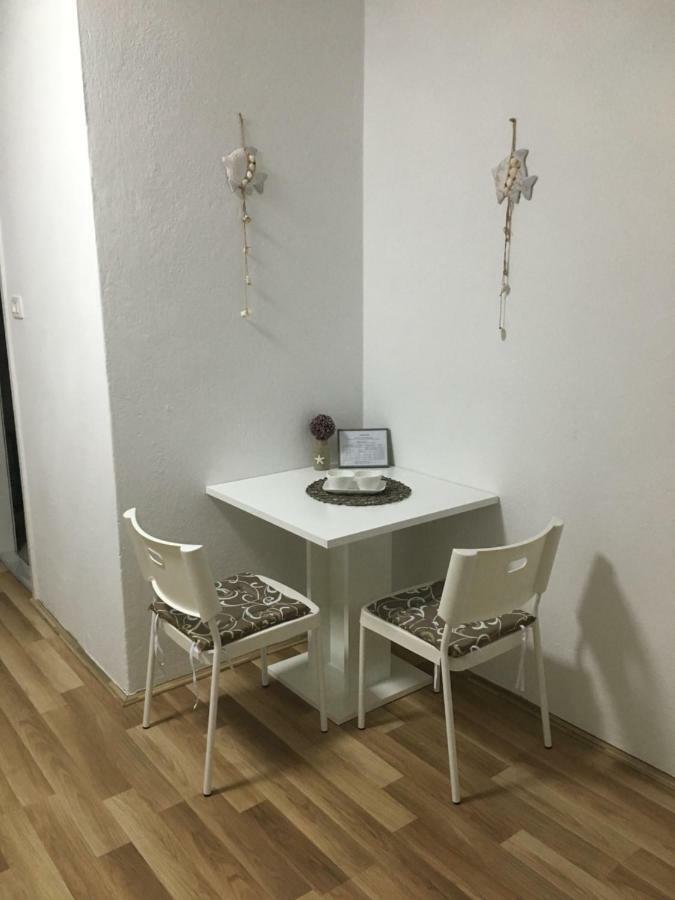 Apartment & Rooms Laura เบรลา ภายนอก รูปภาพ