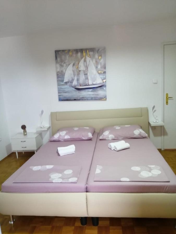 Apartment & Rooms Laura เบรลา ภายนอก รูปภาพ