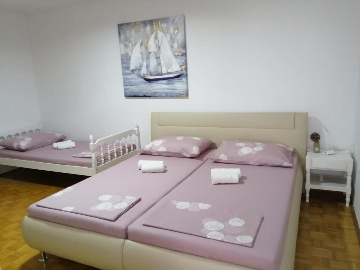 Apartment & Rooms Laura เบรลา ภายนอก รูปภาพ